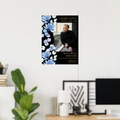 Blauw bloemendefuneralie Viering Van Het Leven Fot Poster (Thuiskantoor)