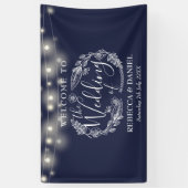 Blauw Bloemenguirlande Script Bruiloft Spandoek (Verticaal)