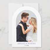 Blauw bloemenkam monogram bruiloft kaart (Achterkant)