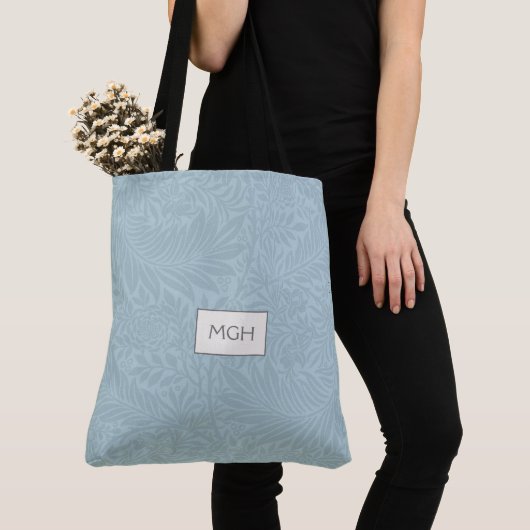 Blauw bloemig botanisch patroon monogram tote bag (Dichtbij)