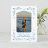 Blauw bloemig kader Kust afstudeer aankondiging (Staand voorkant)