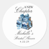 Blauw Bloemmotief Een Nieuw Hoofdstuk Bruidsdouche Ronde Sticker (Voorkant)