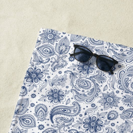 Blauw  bloemmotief Monogram strandlaken (In situ)