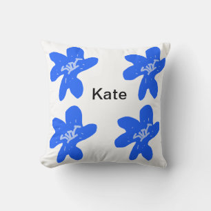Blauw bloemmotief waterverf naamtekst toevoegen kussen