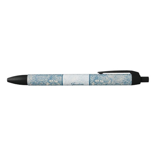 Blauw Bloempatroon Elegant Script Naam Blauwe Inkt Pen (Bovenkant)