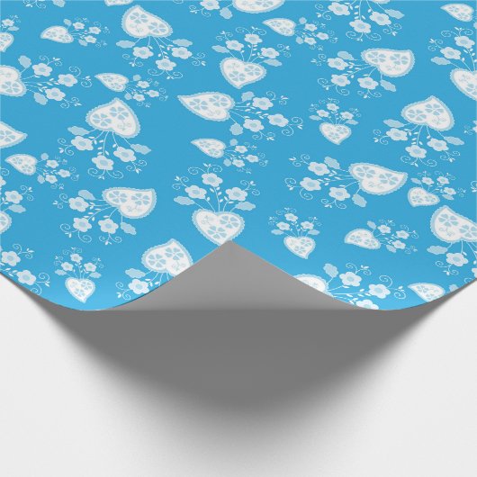 Blauw bloesem hart met bloemen patroon cadeaupapier (Hoek)