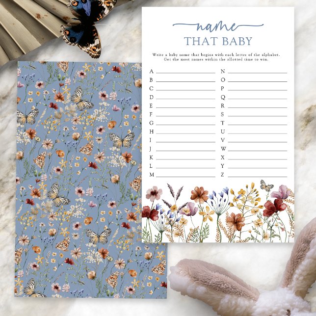 Blauw Boho Geef die baby een naam spel (Dusty Blue Boho Floral Name That Baby Game Card with Butterfly by Painted Paperie
)