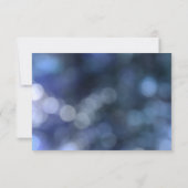 Blauw Bokeh Licht & Typografie 32 Bruiloft RSVP (Achterkant)