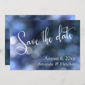 Blauw Bokeh, Moderne Save the Date Calligrafie (Voorkant / Achterkant)