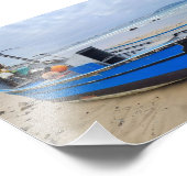 Blauw Boot op een rustig Strand ⛱️ 💙 Foto Afdruk (Hoek)