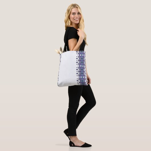 Blauw borduurwerk dubbelzijdig tote bag (Op model)