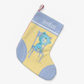 Blauw Calico Beer glimlachen op stoel Kleine Kerstsok (Voorkant (Hangend))