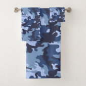 blauw camo tegelpatroon bad handdoek (Insitu)