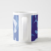Blauw camouflage grote koffiekop (Achterkant)