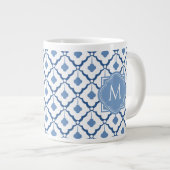 Blauw Chinees keramisch patroon met monogram Grote Koffiekop (Voorkant rechts)