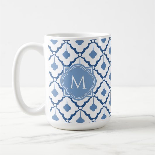 Blauw Chinees keramisch patroon met monogram Koffiemok (Links)