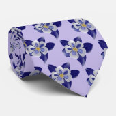 Blauw Columbine bloemmotief op lavendel Stropdas (Opgerold)