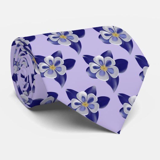 Blauw Columbine bloemmotief op lavendel Stropdas (Opgerold)