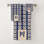 Blauw Cream Blad Patroon Monogram Bad Handdoek (Insitu)