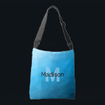 Blauw cyaan gradiënt geometrisch maaspatroon Monog Crossbody Tas<br><div class="desc">Monogram personaliseer met uw douane initiaal en naam. Driehoekgeometrische maas met licht donkerblauwe ombre-gradiënt. patroon, ombre, mesh, driehoeken, geometrie, geometrie, gradiënt, cool, driehoek, helder, blauw, cyaan</div>