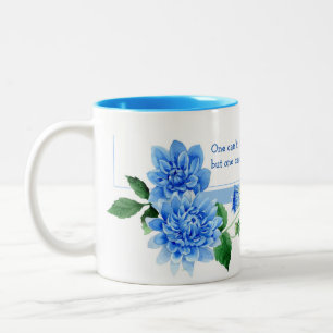 Blauw dahlia boeket met wijs citaat tweekleurige koffiemok