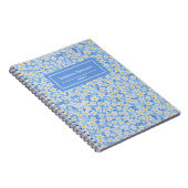 Blauw Daisy Bloempatroon Monogram Notitieboek (Rechterzijde)