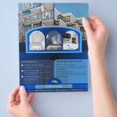 Blauw Elegant Flyer voor makelaars (Hand)