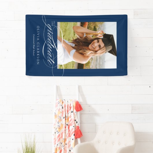 Blauw Elegant Script Afstuderen Photo Party Spandoek (Insitu)