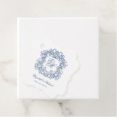 Blauw  Elegant Script Monogram Crest Wedding Bedankjes Labels (In situ)