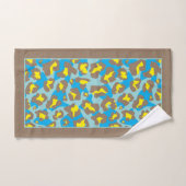 Blauw en bruin luipaard print en monogram bad handdoek (Handdoek)