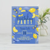 Blauw en citroen verjaardagsfeest Modern kleurrijk Kaart (Staand voorkant)