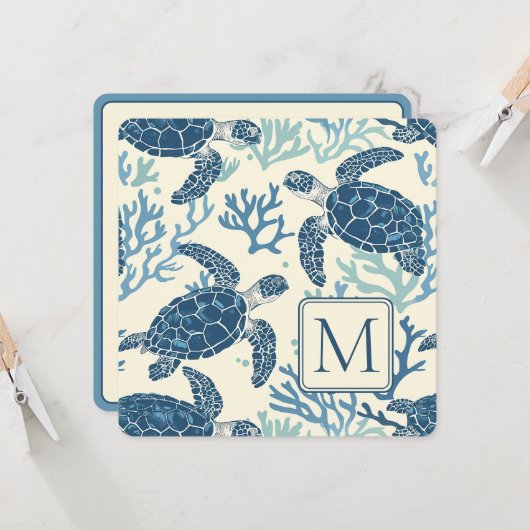 Blauw en Crème Zee Schildpadden Monogram (Voorkant / Achterkant in situ)