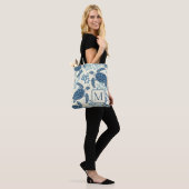 Blauw en Crème Zee Schildpadden Monogram Tote Bag (Op model)