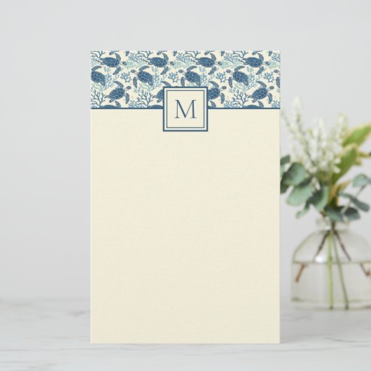 Blauw en crème Zee Turtle Monogram Briefpapier (Staand voorkant)
