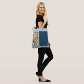 blauw en geel bloemige halve mix tote bag (Op model)