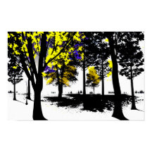 Blauw en geel gebladerte op zwart-witte wereld