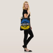 BLAUW EN GEEL OEKRAÏNE SUNFLOWER TOTE BAG (Op model)