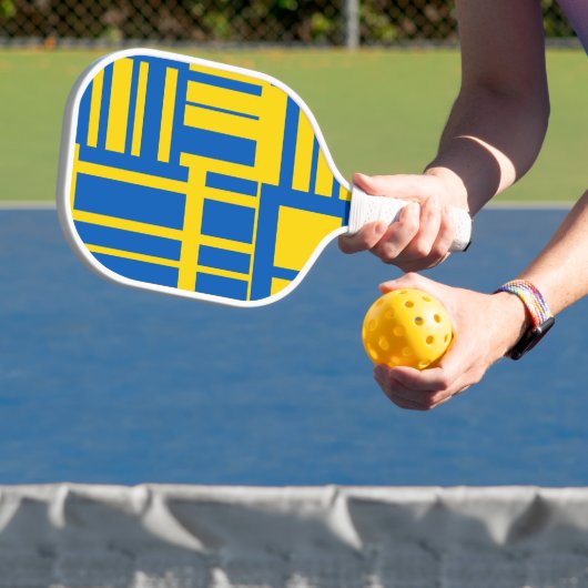 Blauw en geel patroon van het ontwerp van de kleur pickleball paddle (Insitu)
