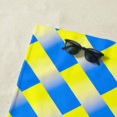 Blauw en geel strempatroon strandlaken (In situ)