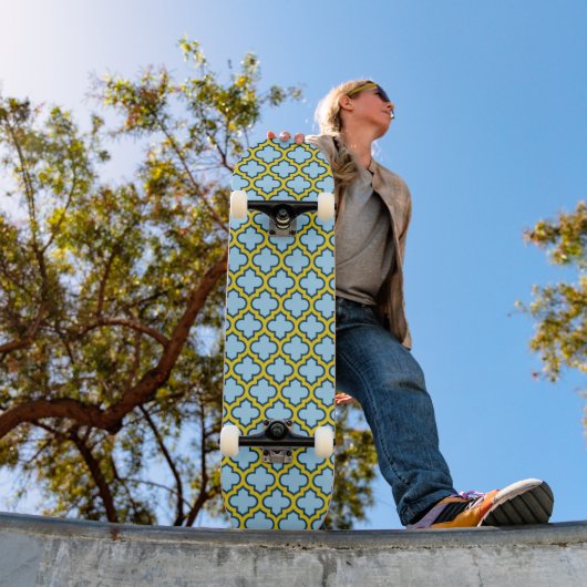 Blauw en geel trellis, rooster, quatrefoil persoonlijk skateboard (Buiten 1)