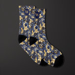 Blauw en Goud Bloemen Monogram Sokken<br><div class="desc">Verhoog uw trouwkleding met onze Blue and Gold Floral Monogram Sokken. De levendige blauw-gouden accenten creëer hebben een opvallende en luxe uitstraling. Vergeet niet om onze bijpassende stropdas te verkennen voor een perfecte match.</div>