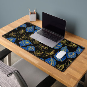 Blauw en goud breed blad patroon op zwart bureaumat