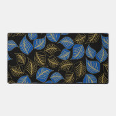 Blauw en goud breed blad patroon op zwart bureaumat (Voorkant)