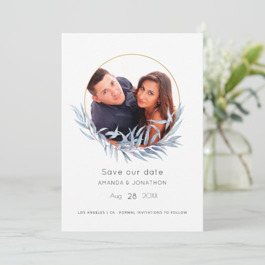 Blauw en goud geometrisch eucalyptusblad bruiloft save the date (Staand voorkant)