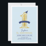 Blauw en goud | Jongen 1e verjaardag Kaart<br><div class="desc">Viel je speciale dag in met deze moderne uitnodiging voor het eerste verjaardagsfeest. Dit ontwerp is voorzien van gouden glittertypografie "1" met een blauwe banner en een schattig pet. Deze eenvoudige en schattige uitnodiging zal perfect zijn voor een blauw & goudteme modern jongetfeest.</div>