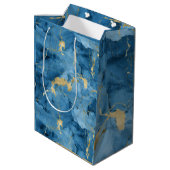 Blauw en goud marmeren vloeibare stijl patroon medium cadeauzakje (Achterkant Gekanteld)
