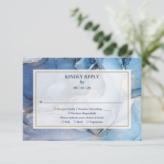 Blauw en goud monogram nautisch huwelijk RSVP kaartje (Staand voorkant)