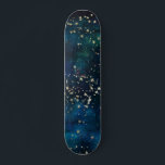 Blauw en Goud Onder de Sterren Nachthemel Persoonlijk Skateboard<br><div class="desc">Blauwe en gouden folie onder de sterren nacht hemel hemelse galaxy achtergrond.</div>