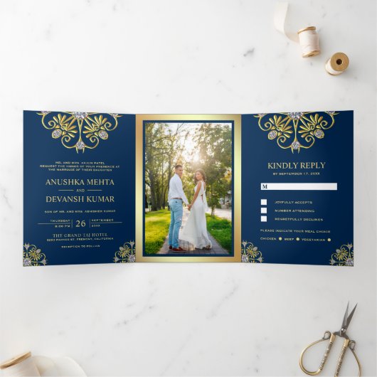 Blauw en Goud Traditionele Mandala Indiase bruilof Drieluik Uitnodiging (Binnen)