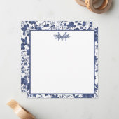 Blauw en Grijs Floral Monogram Notitiekaartje (Voorkant / Achterkant in situ)